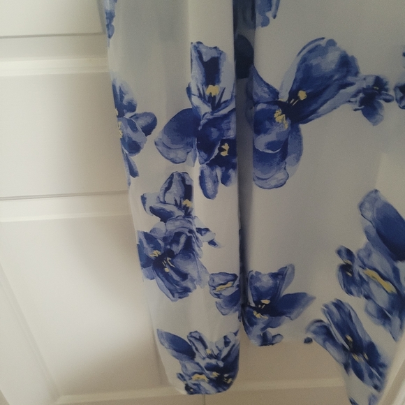 - Asymmetric Hem Floral Print Flowy Dress - Picture 6 of 6